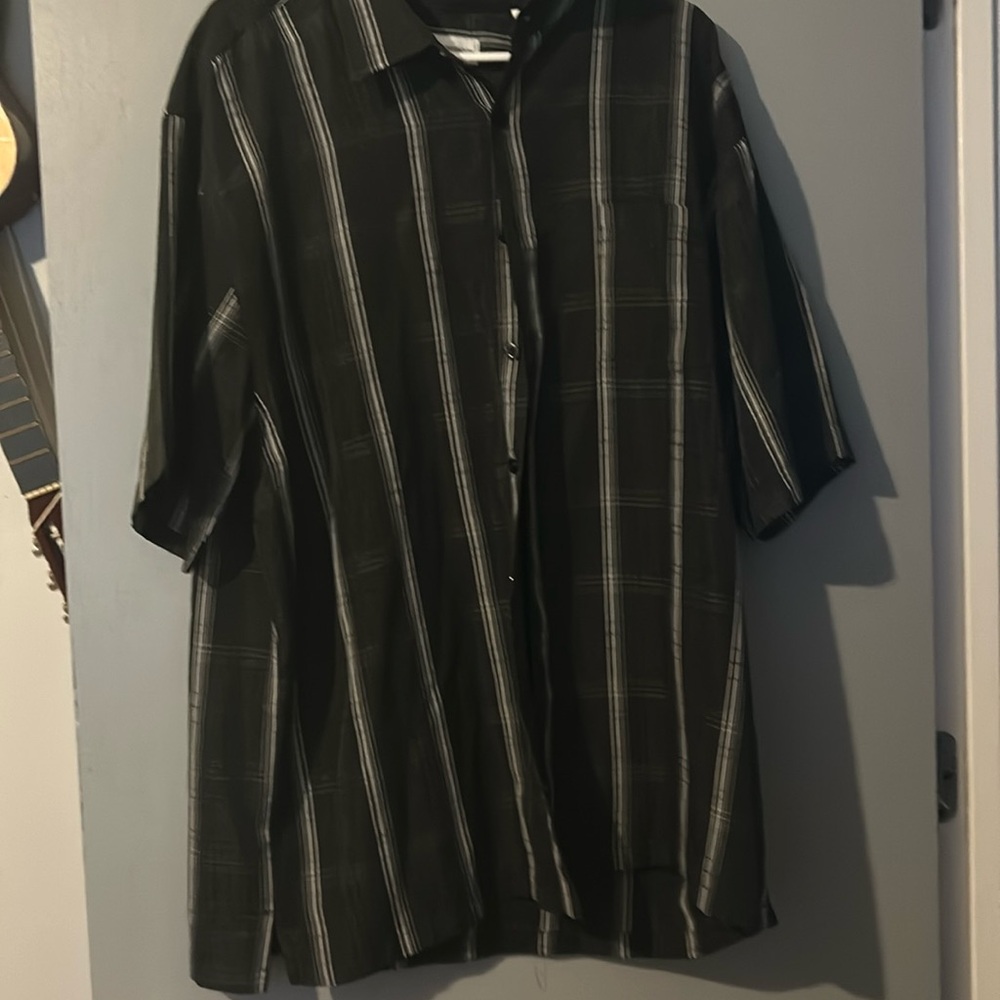 Mansblack and white strap it dress shirt, short sleeve with collar